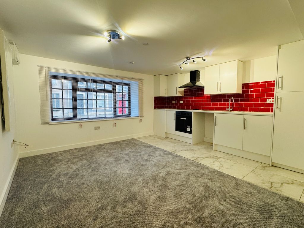 2 bed flat to rentCarmarthen SA31