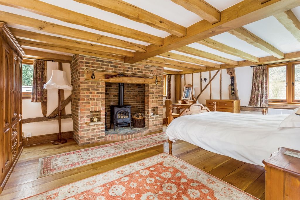 Additional image 6 of 5 bed barn conversion to rentKerves Lane, Horsham RH13