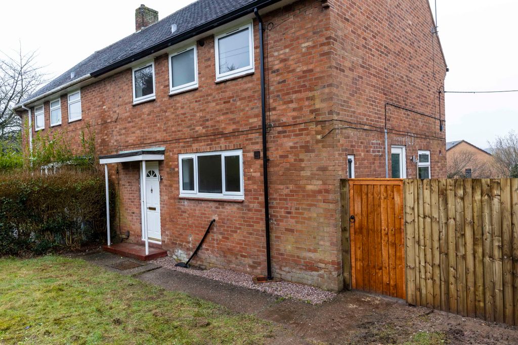 3 bed semi-detached house to rentErcall View, Telford TF3