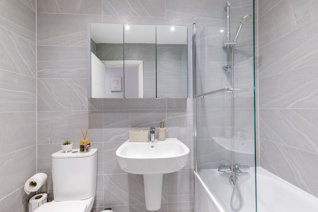 Additional image 14 of 2 bed flat to rentFlat, West Wycombe Road, High Wycombe HP12