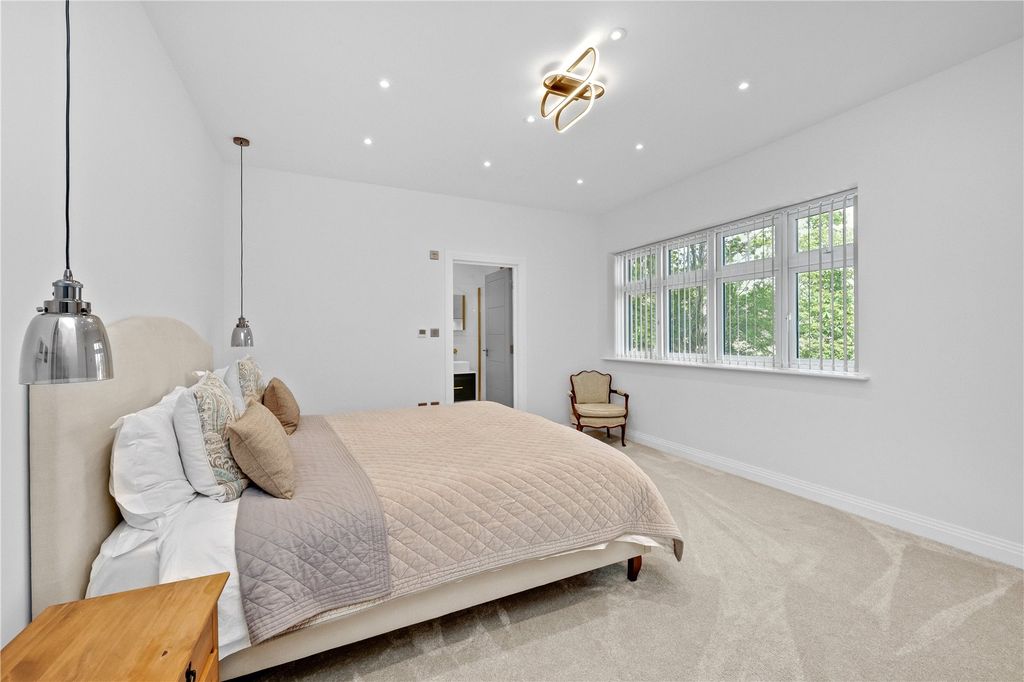 Additional image 13 of 5 bed detached house to rentThe Avenue, Ascot, Berkshire SL5
