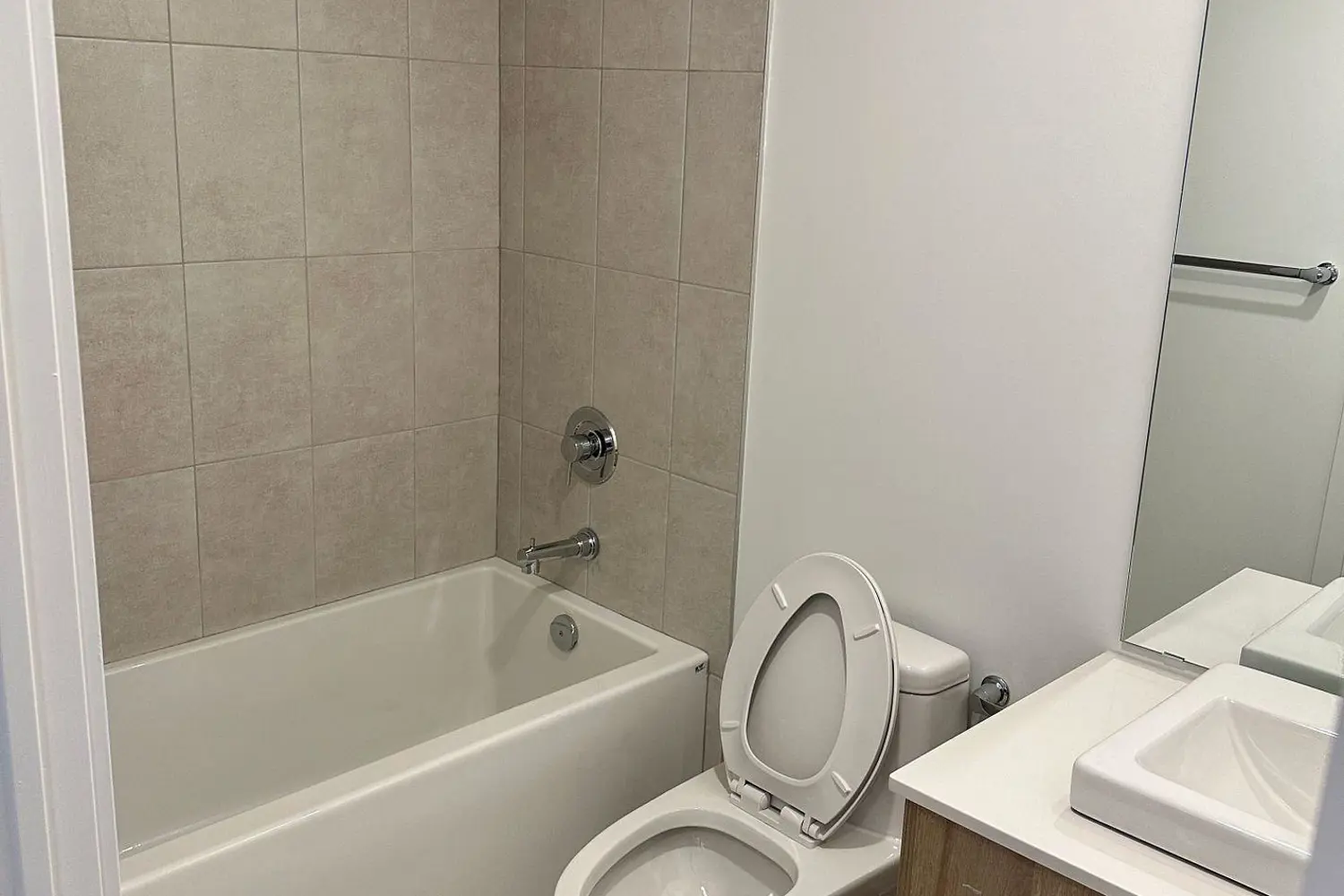 Additional image 14 of 1195 The Queens Way 903