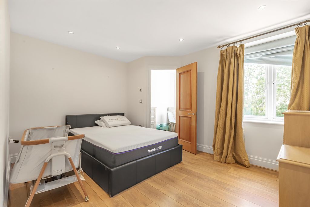 Additional image 7 of 3 bed flat to rentStrand Drive, Richmond TW9