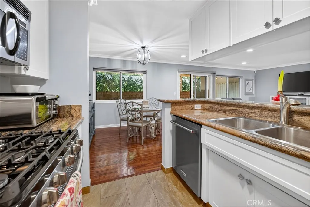 Additional image 16 of 7046 De Celis Place Unit 7, Lake Balboa, CA 91406