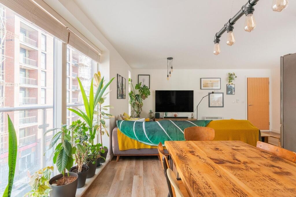 2 Bed Flat, Swann House, BS1, N1 7GU