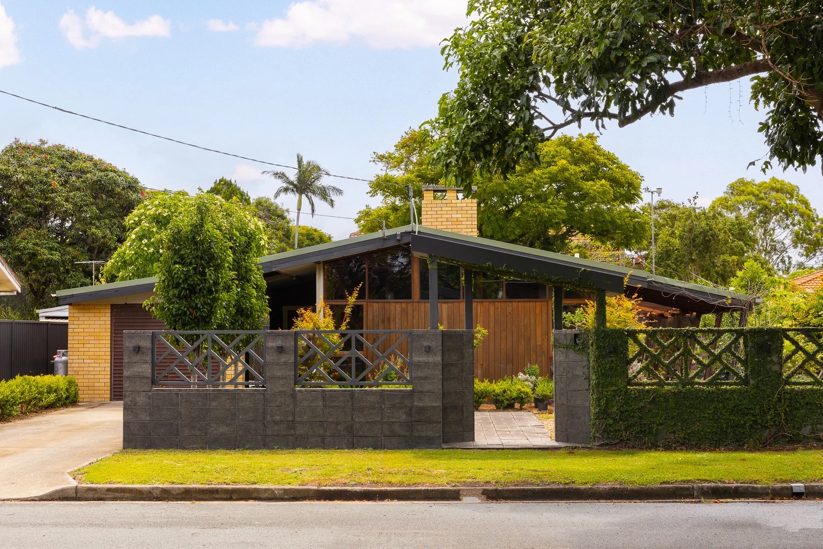 9 Samuel Street, Woody Point QLD 4019