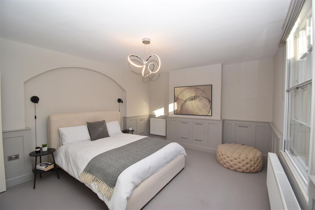 Additional image 9 of 2 bed flat to rentClarendon Crescent, Leamington Spa CV32