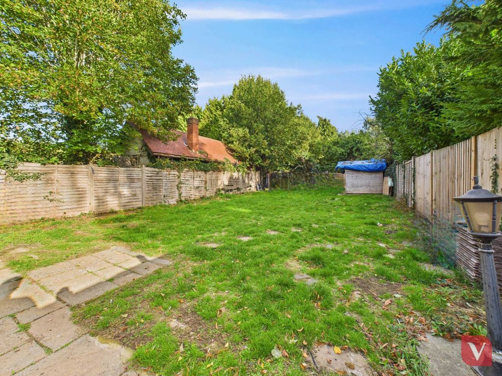 Additional image 31 of 5 bed property to rentCompton Avenue, Luton LU4