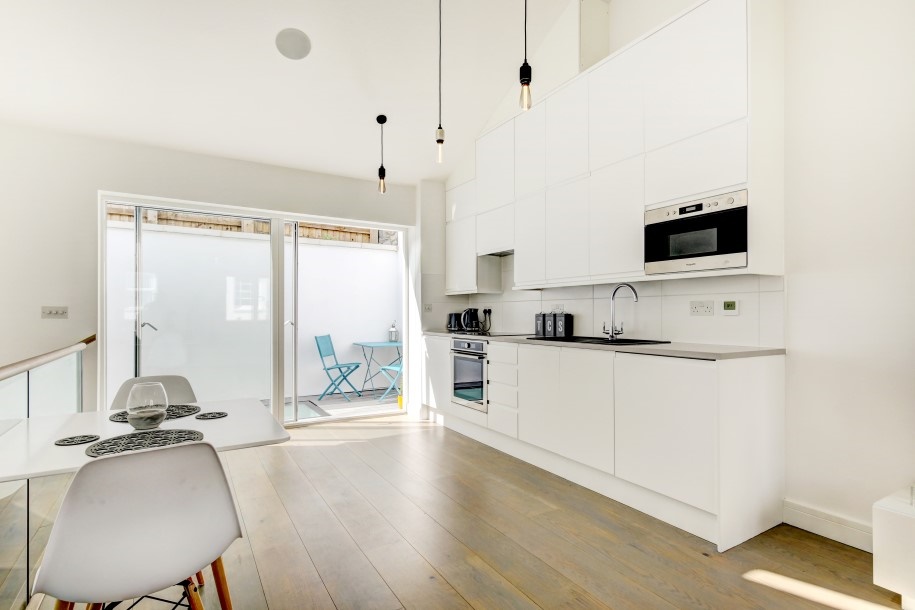 2 Bed Semi-Detached House, Sydenham Road, BS6, N1 7GU