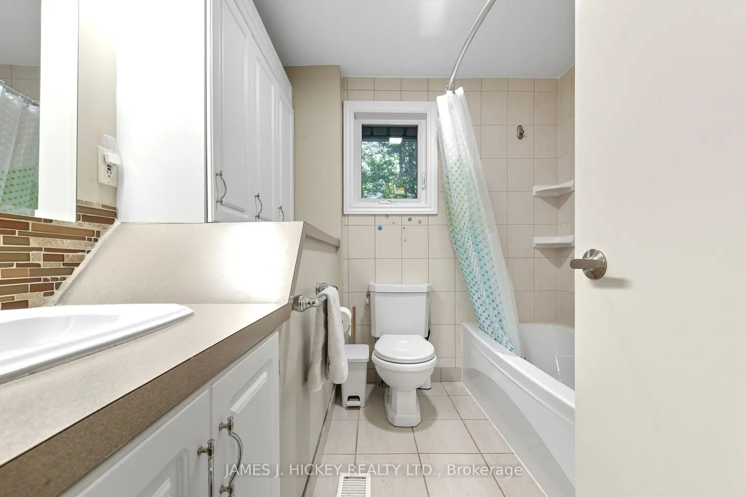 Additional image 10 of 119 Frontenac Crescent