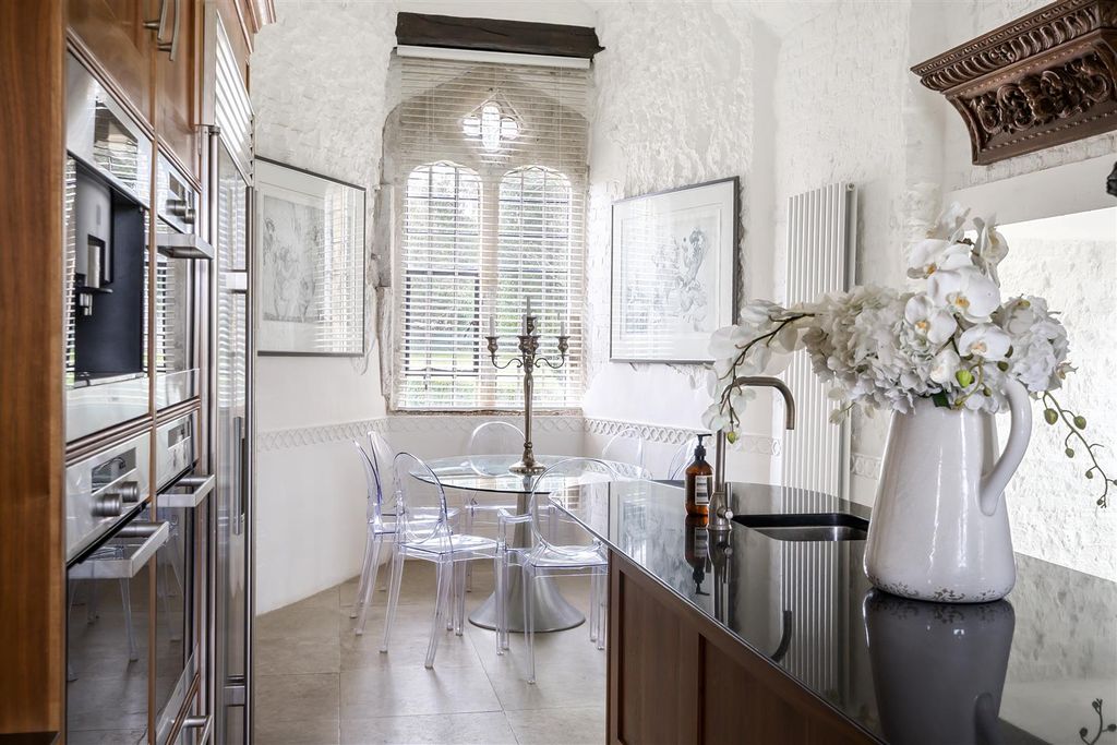 Additional image 15 of 6 bed detached house to rentPelhams Walk, Esher KT10