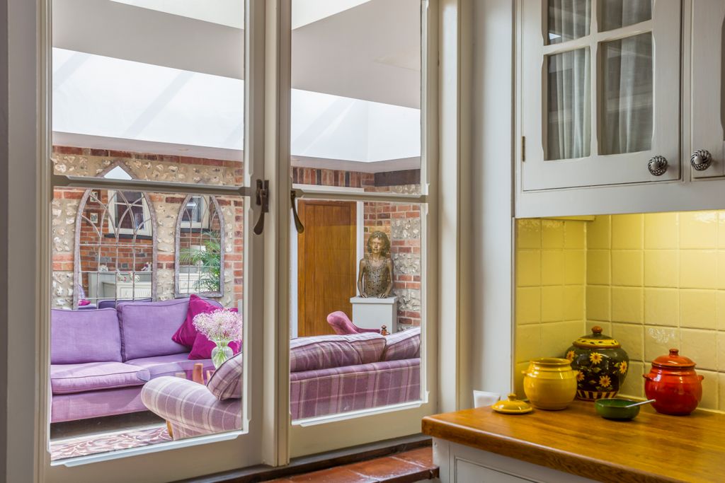 Additional image 9 of 3 bed town house to rentHigh Street, Hungerford RG17