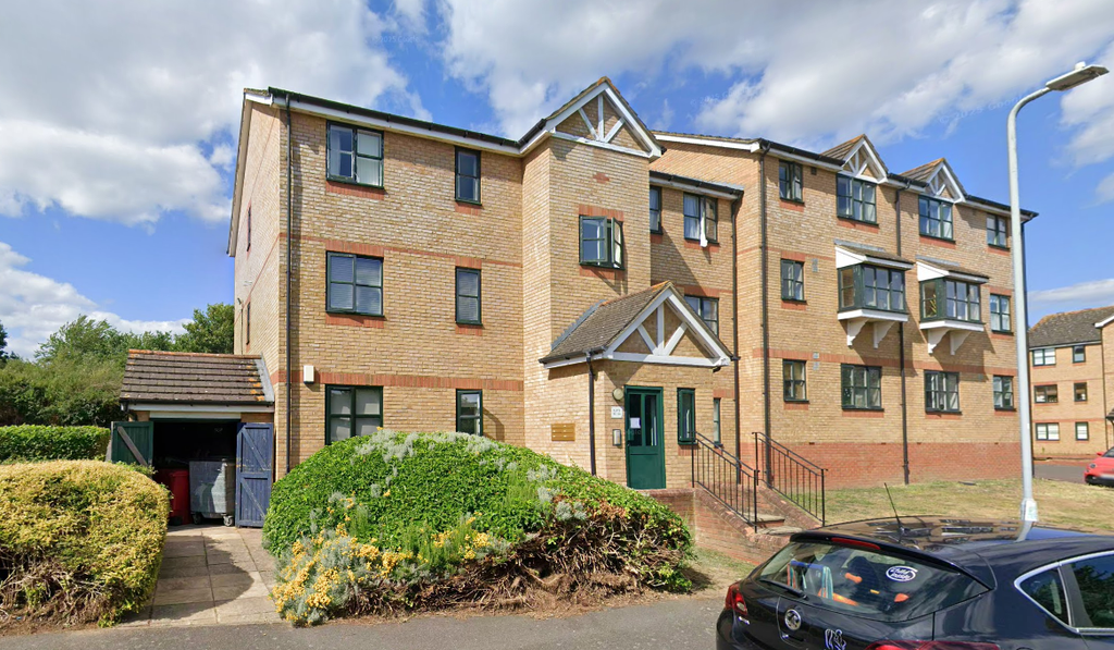 2 bed flat to rentLovegrove Drive, Slough, Berkshire SL2