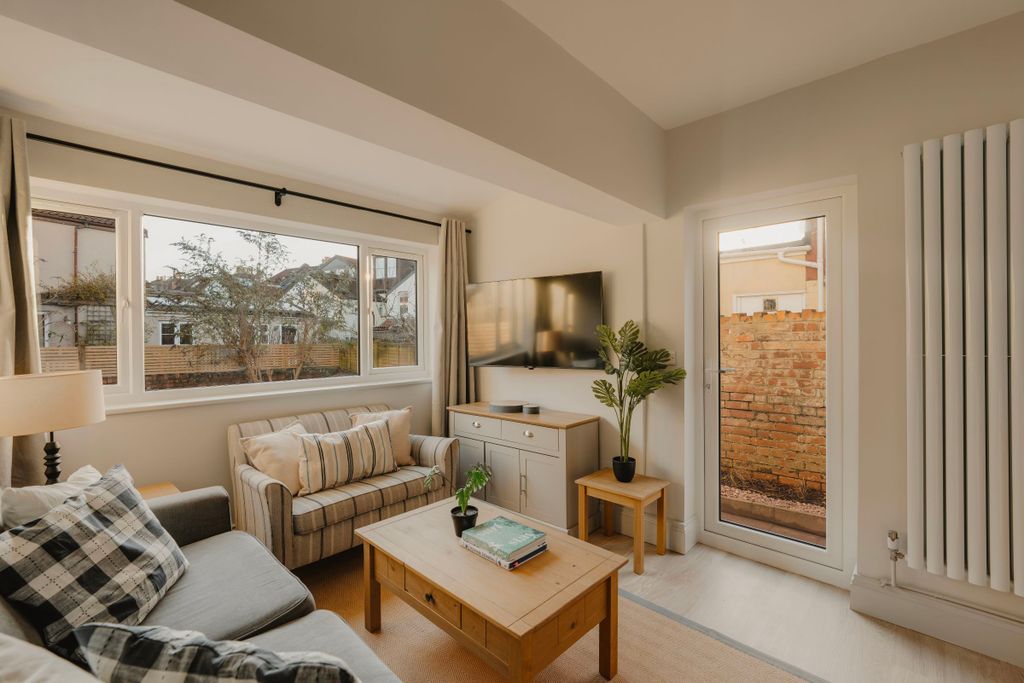 5 bed detached house to rentNevil Road, Bristol BS7