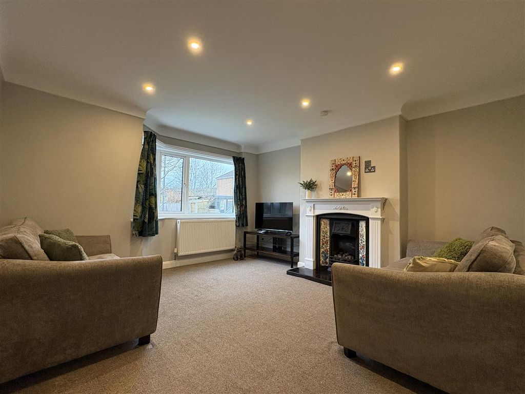 Additional image 2 of 4 bed semi-detached house to rentHafod Park, Mold CH7