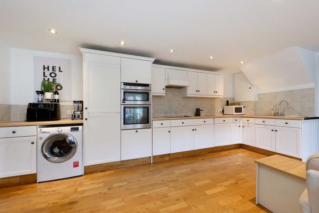 Additional image 3 of 2 bed country house to rentHammersley Lane, Penn, Buckinghamshire HP10