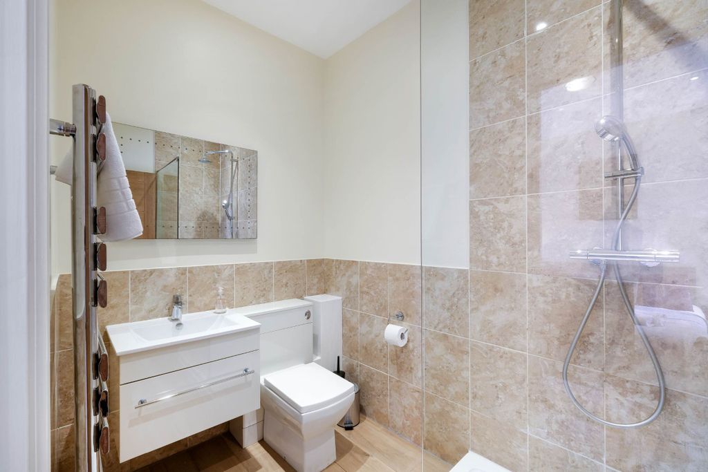 Additional image 10 of 2 bed flat to rentQueen Street, Maidenhead SL6
