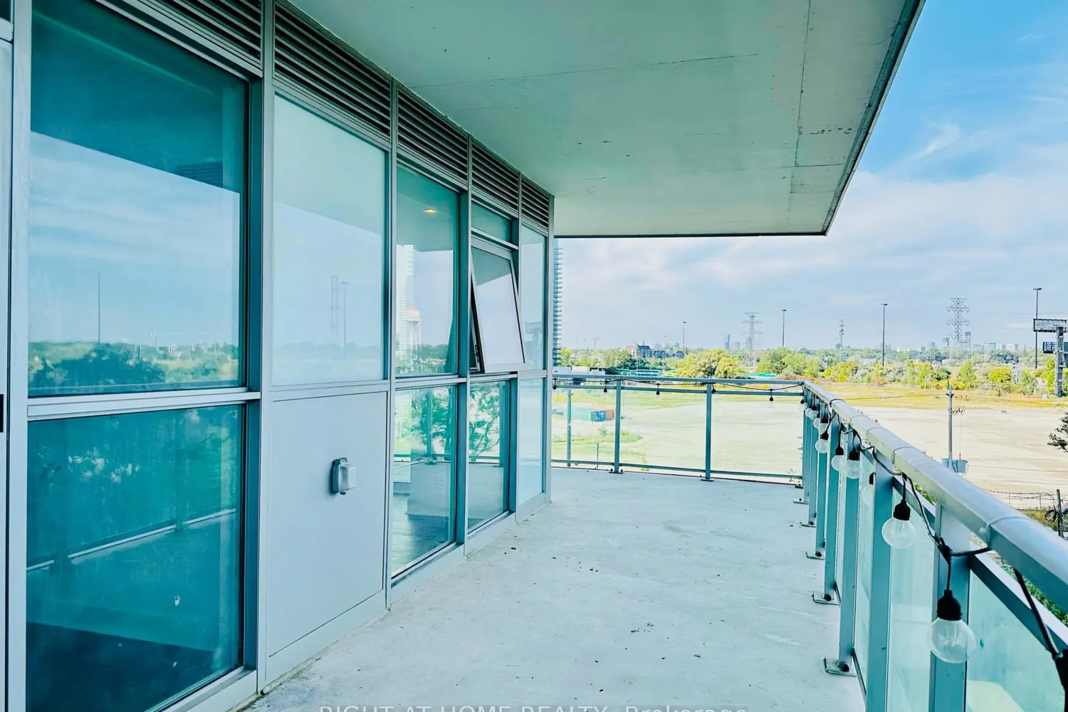 Additional image 19 of 33 Shore Breeze Drive 504