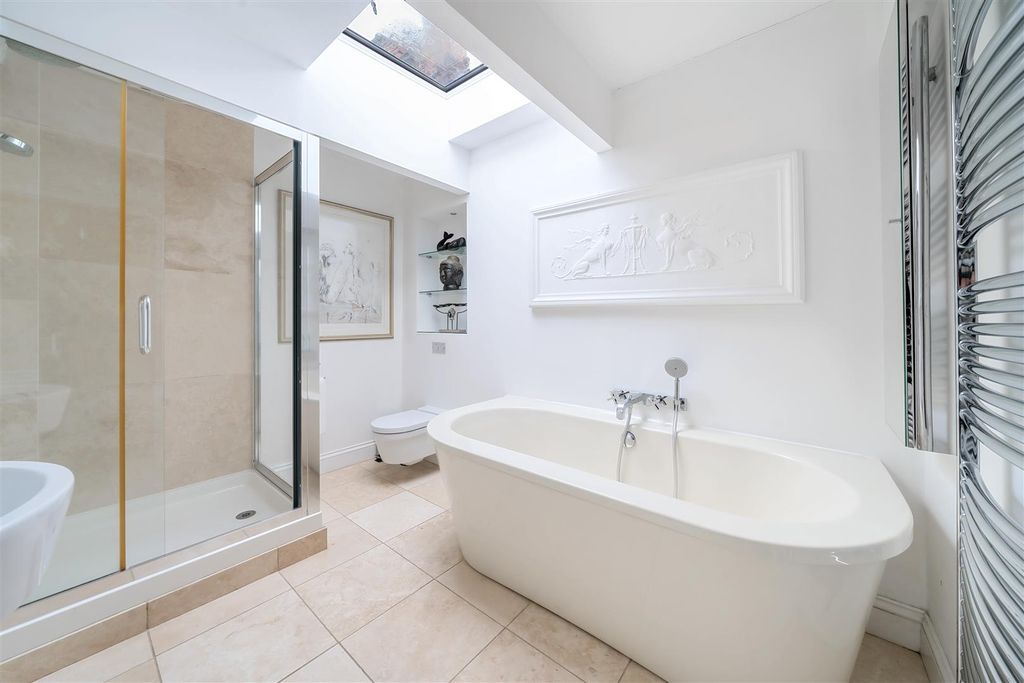 Additional image 8 of 6 bed detached house to rentPelhams Walk, Esher KT10