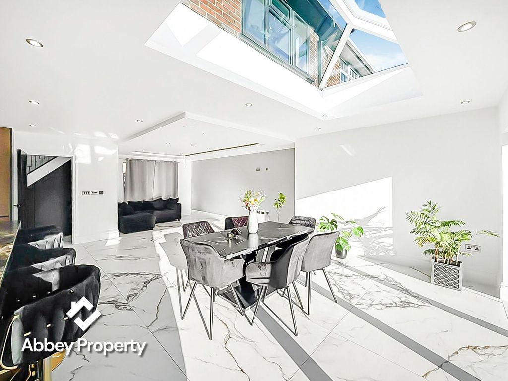 Additional image 3 of 5 bed semi-detached house to rentPriestleys, Luton LU1