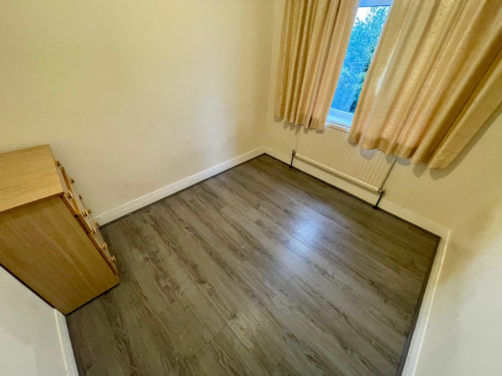 Additional image 14 of 4 bed semi-detached house to rentAlton Road, Luton LU1