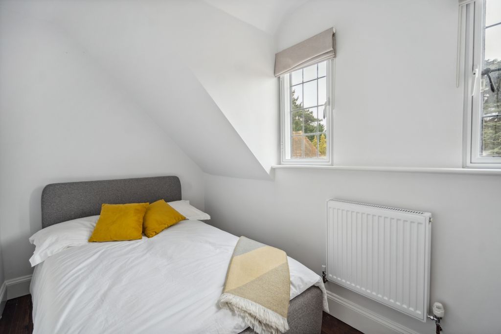 Additional image 16 of 3 bed flat to rentFramewood Road, Stoke Poges, Slough SL2