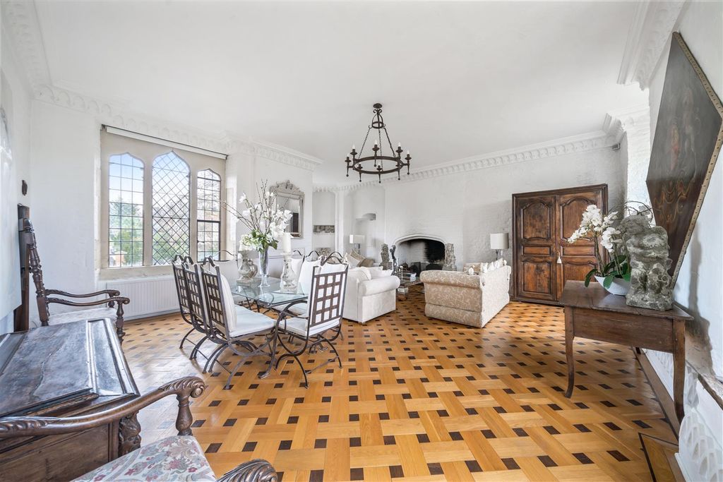 Additional image 4 of 6 bed detached house to rentPelhams Walk, Esher KT10