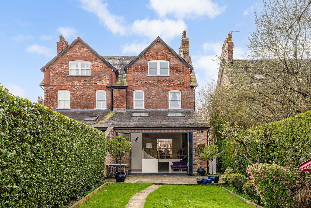 Additional image 2 of 5 bed semi-detached house to rentTrafford Road, Alderley Edge SK9