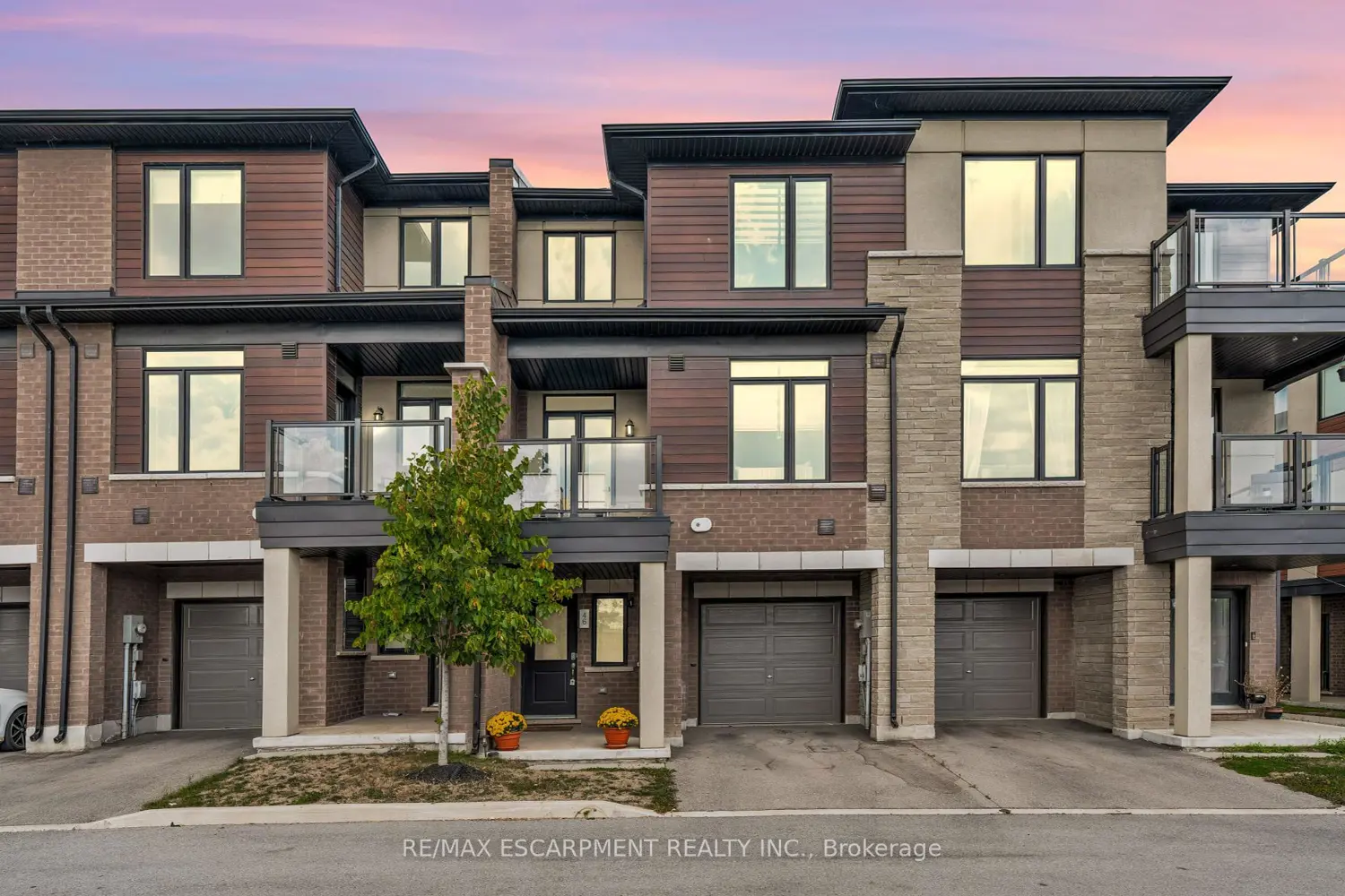 590 North Service Road 46