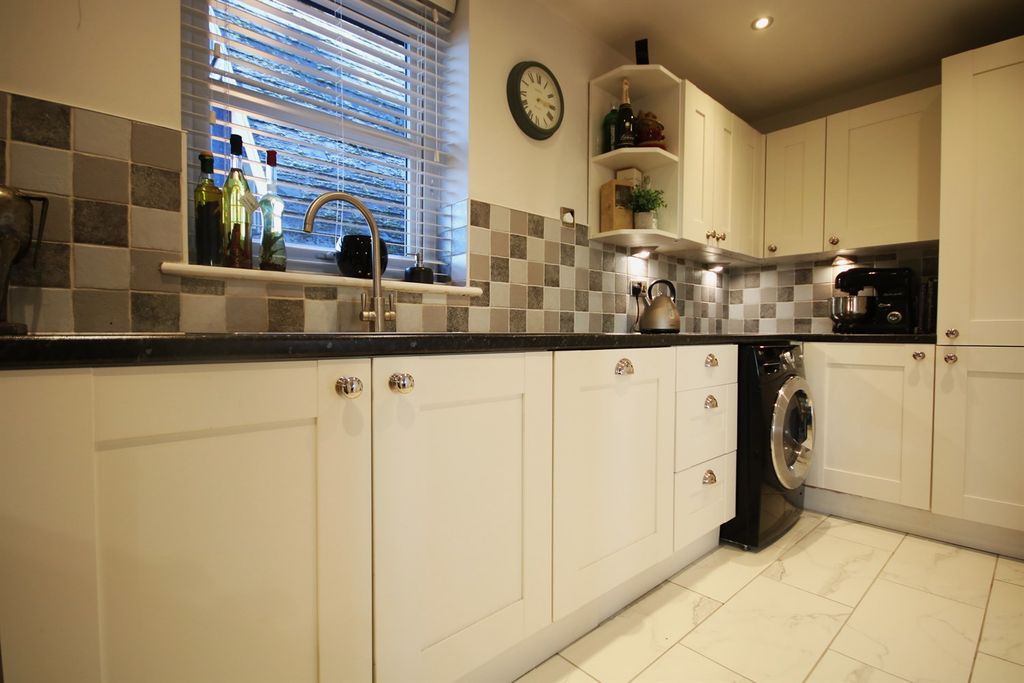 Additional image 4 of 2 bed flat to rentKennerleys Lane, Wilmslow SK9