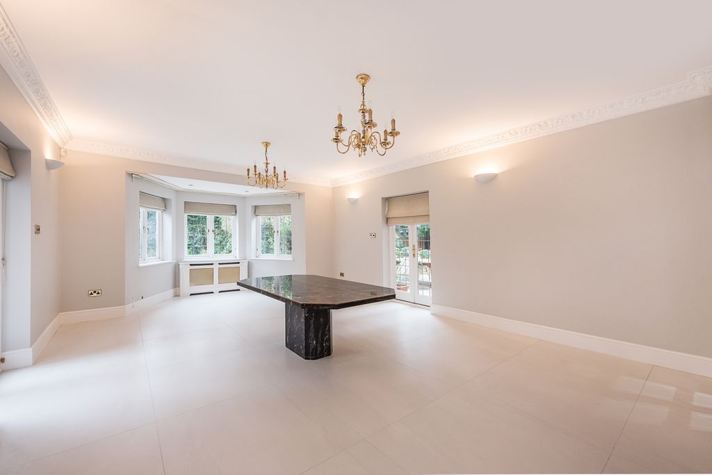 Additional image 7 of 6 bed detached house to rentDukes Kiln Drive, Gerrards Cross SL9