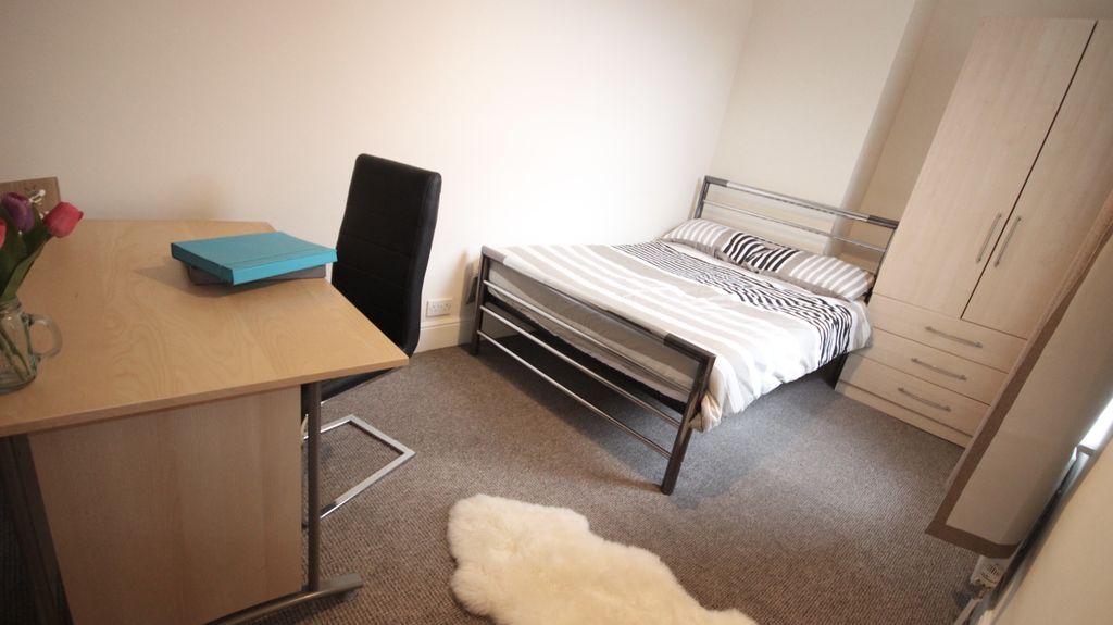 Additional image 4 of 6 bed terraced house to rentStudent Let - 311A Ecclesall Road, Sheffield S11