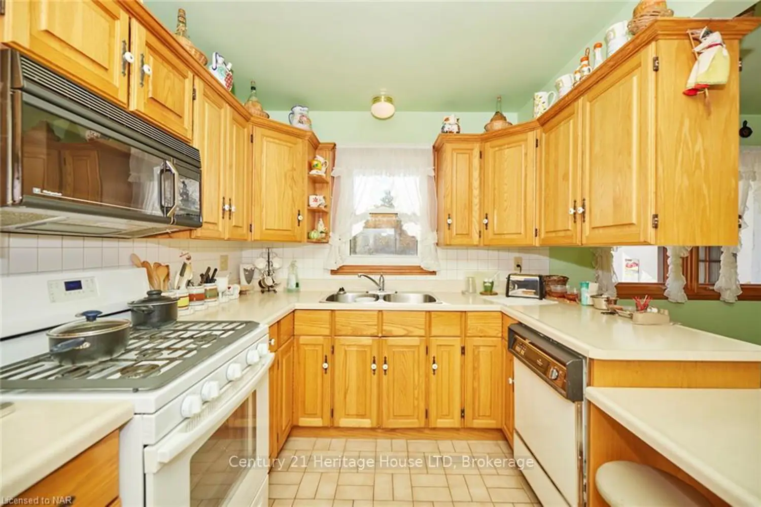 191 Cairns Crescent photo 3