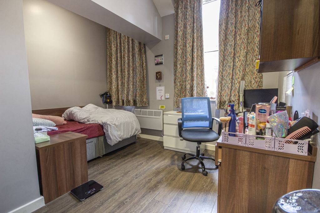6 bed flat to rentFlat 1 Albion House, St. James Street, Newcastle Upon Tyne NE1 photo 3