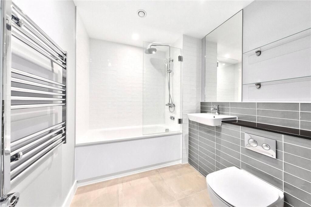 Additional image 3 of 2 bed flat to rentViva Court, Kimpton Road, Luton LU2