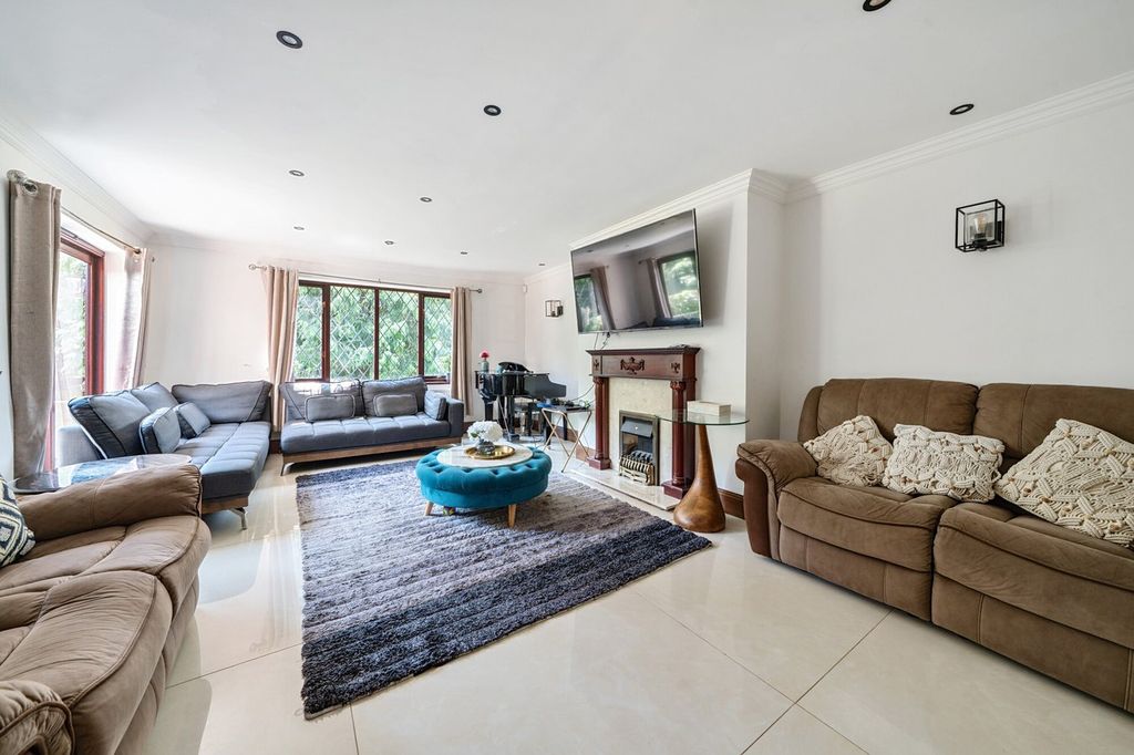 Additional image 7 of 5 bed detached house to rentFishery Road, Maidenhead SL6