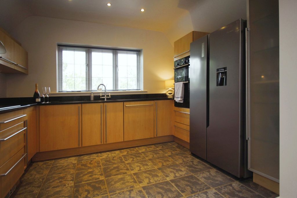Additional image 4 of 2 bed flat to rentKnutsford Road, Wilmslow, Cheshire SK9