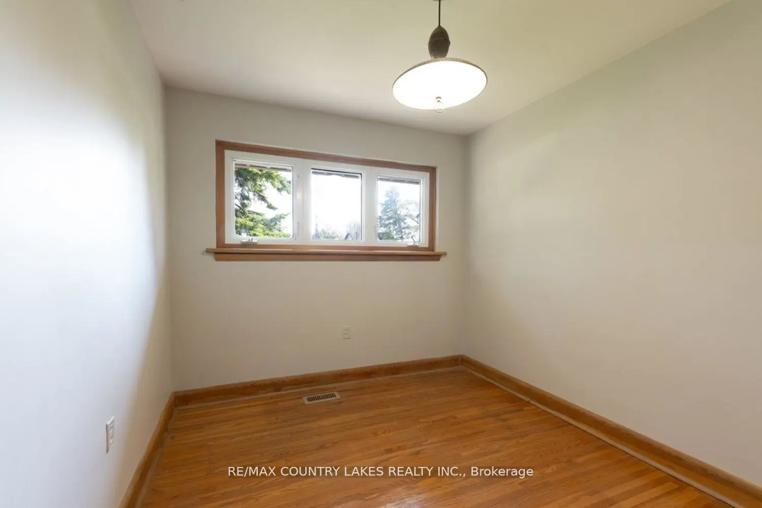 Additional image 13 of 895 Highway 7 Road