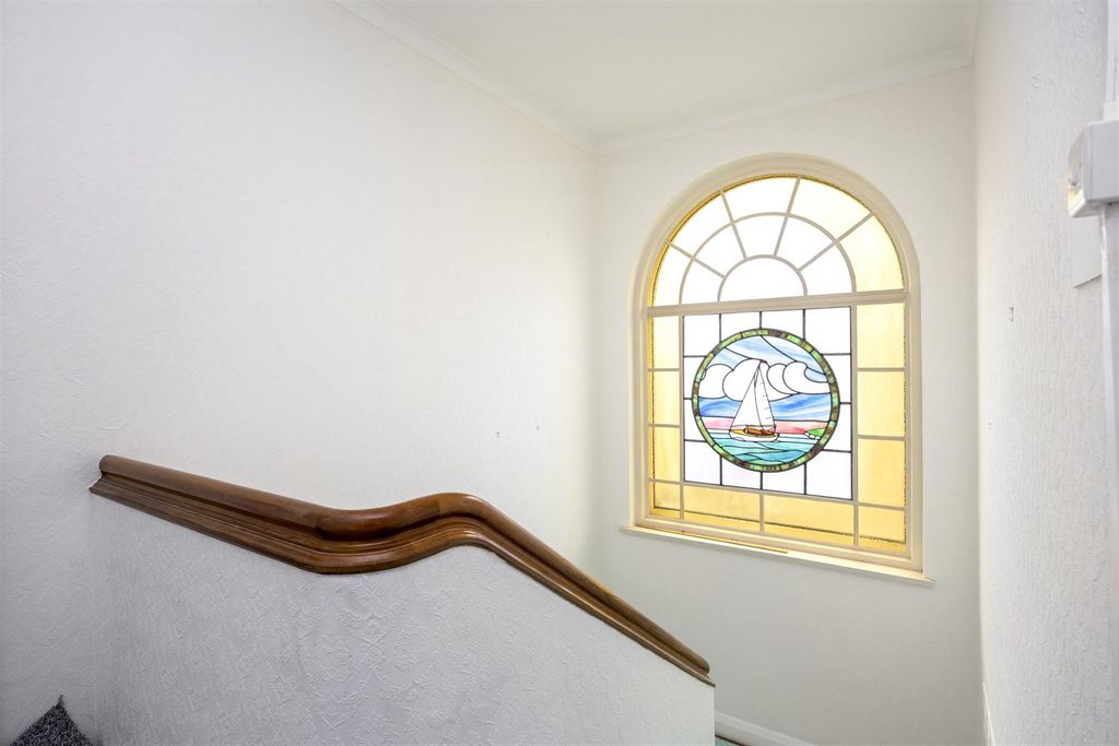 Additional image 16 of 4 bed detached house to rentBeccles Road, Worthing BN11
