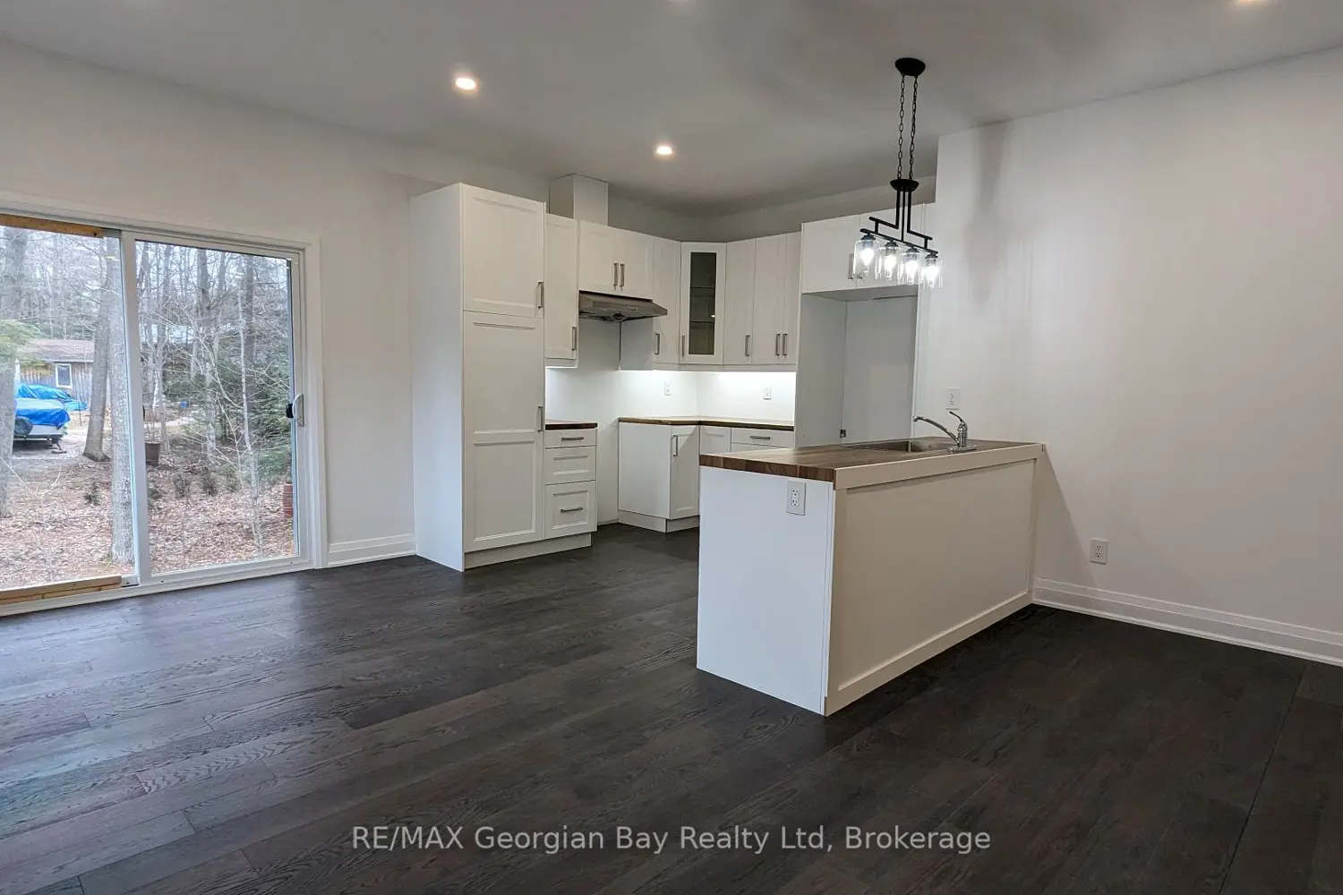 Additional image 10 of 29 Rue Camille Road