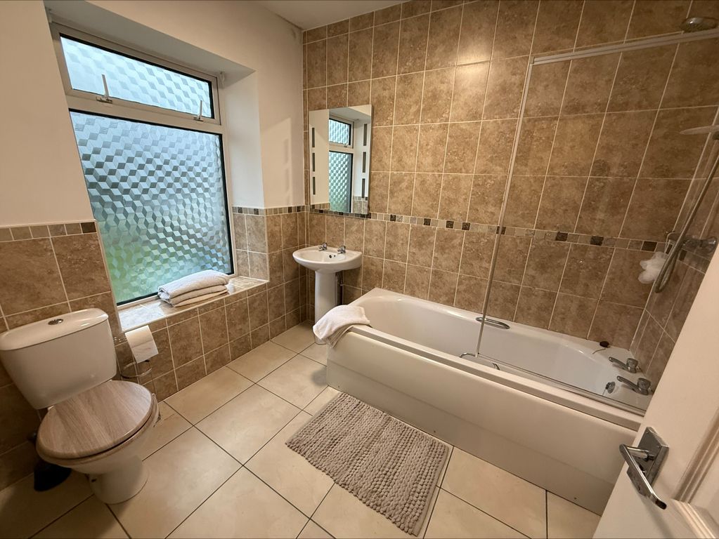Additional image 3 of 4 bed detached house to rentDyffryn Road, Ammanford SA18