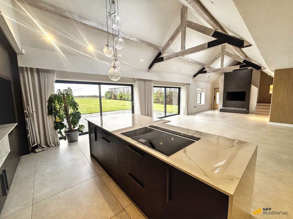 4 bed detached house to rentMedina, Broad Lane, Grappenhall, Warrington WA4