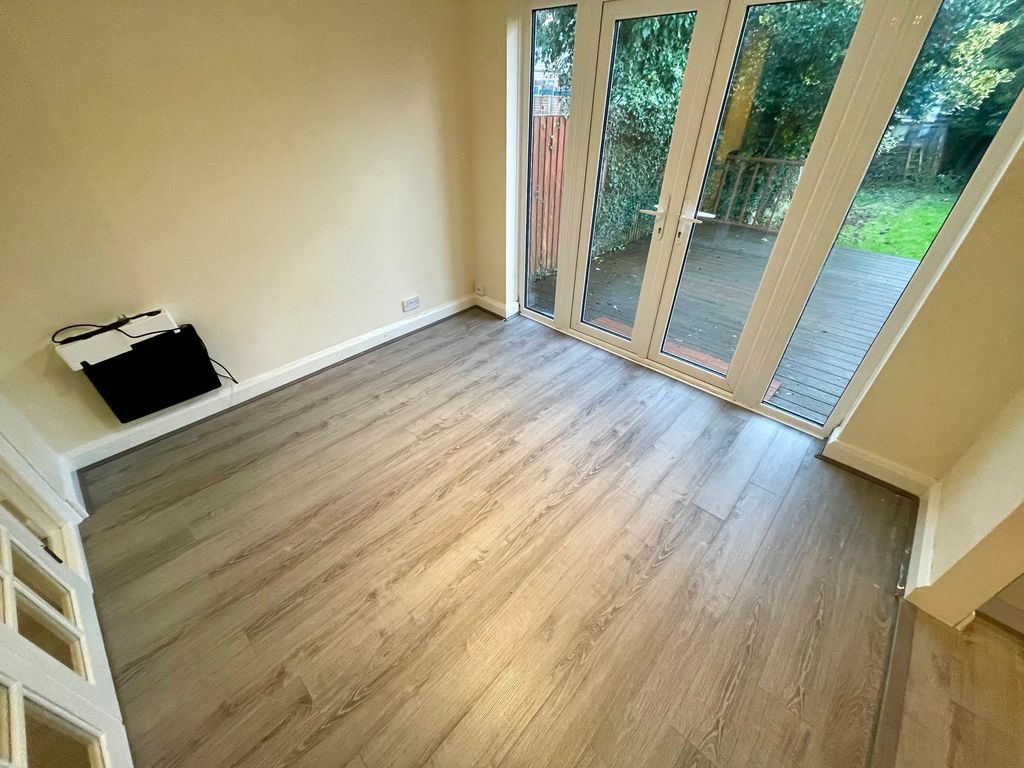 Additional image 5 of 4 bed semi-detached house to rentAlton Road, Luton LU1