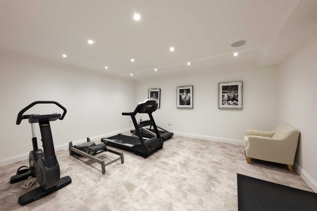 Additional image 11 of 8 bed detached house to rentDukes Kiln Drive, Gerrards Cross, Buckinghamshire SL9