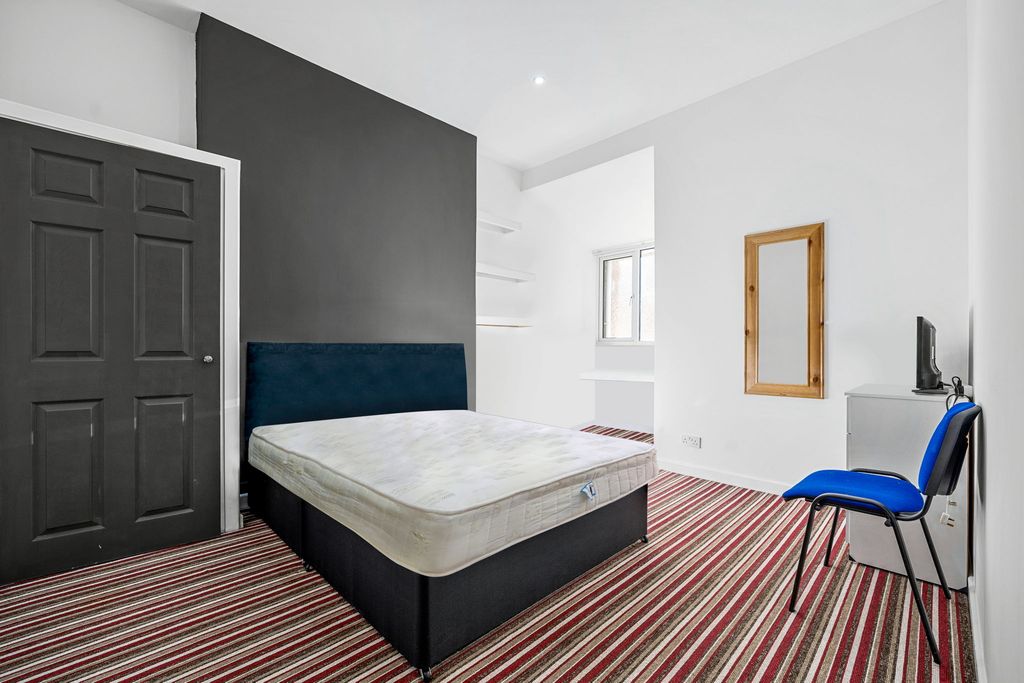 Additional image 19 of 7 bed shared accommodation to rentBernard Street, Swansea SA2