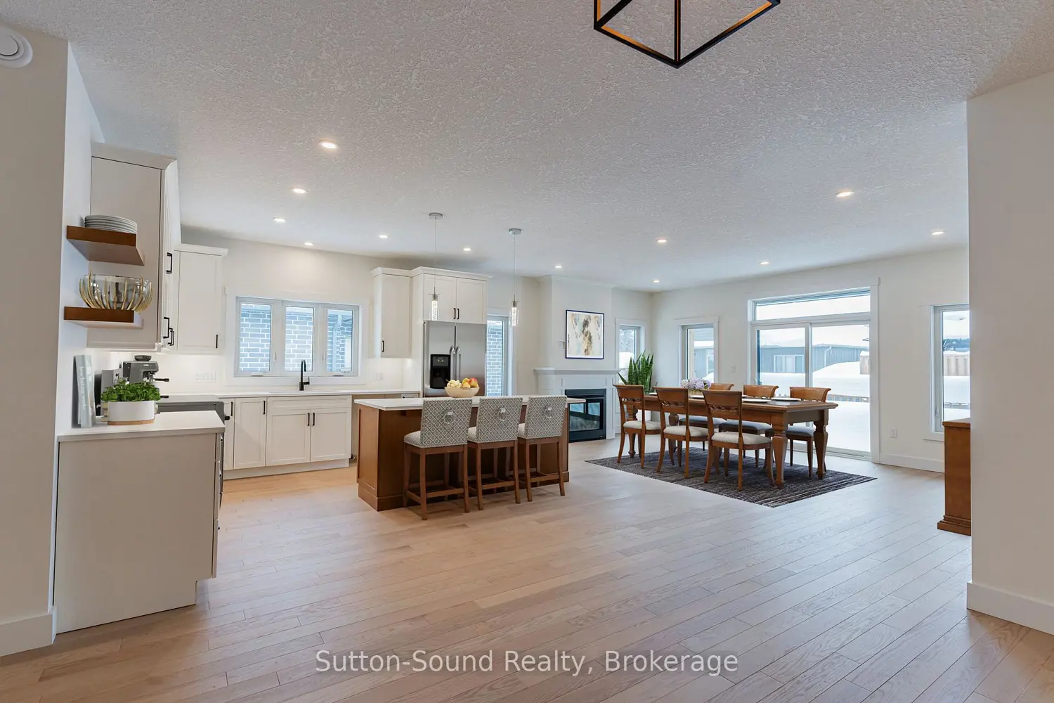 Additional image 10 of 325 6Th Avenue