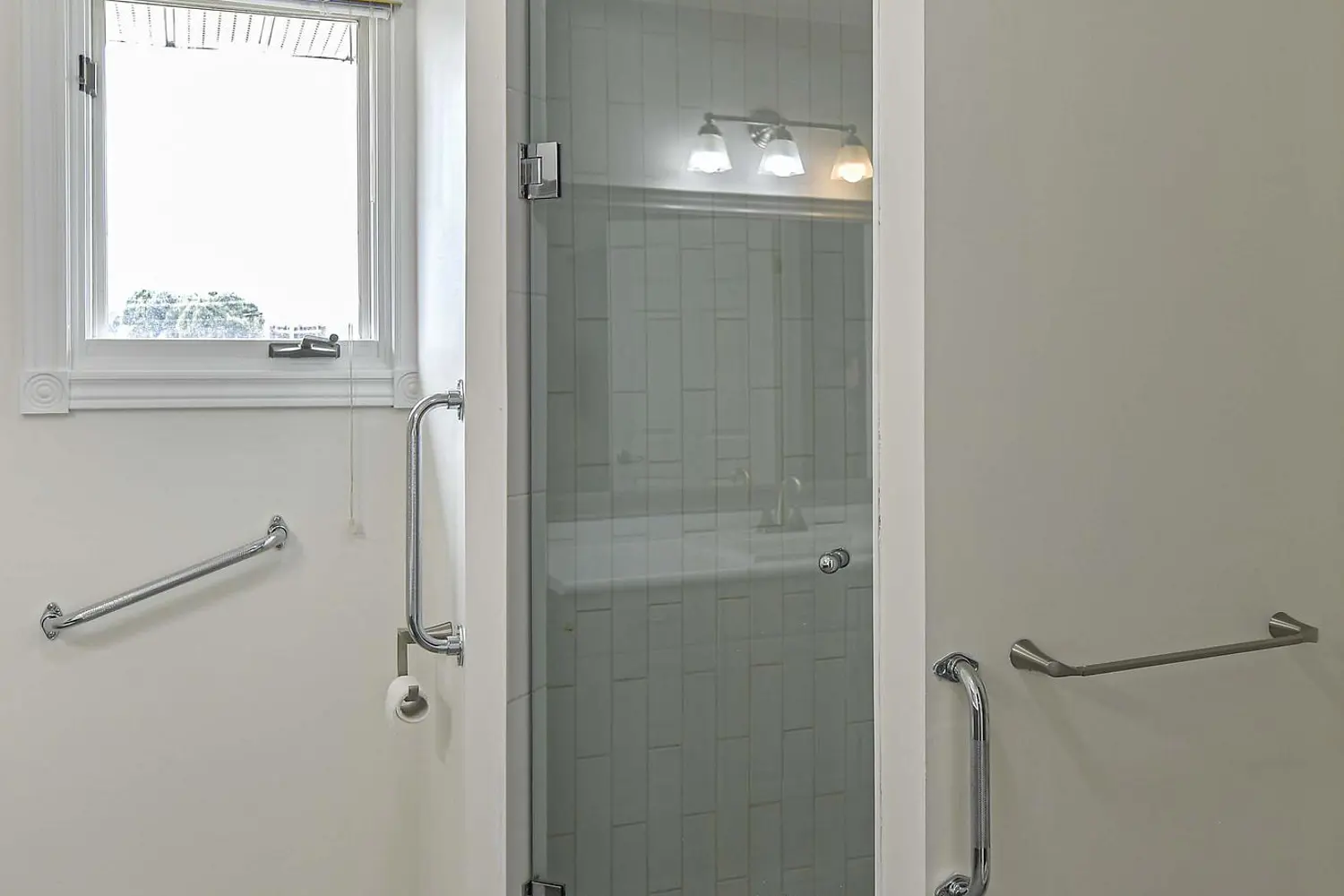 Additional image 16 of 10 Museum Drive 101