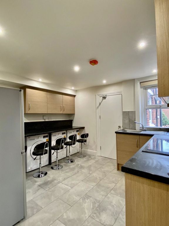 5 bed shared accommodation to rentHighcrown Street, Southampton SO17 photo 3