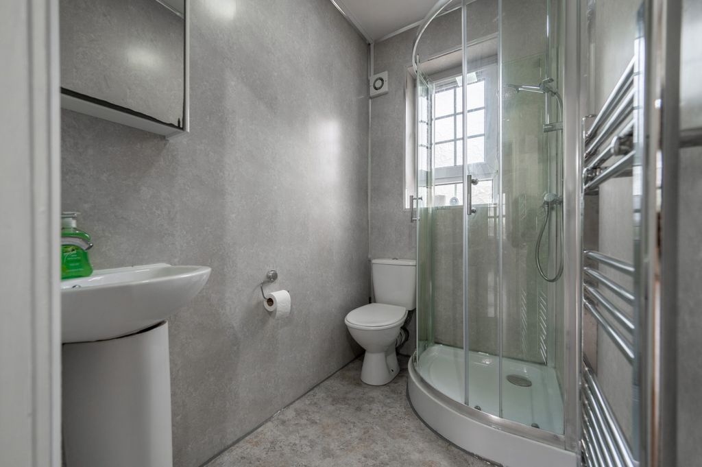Additional image 10 of 1 bed flat to rentWhitehurst, Bearsden, Glasgow G61