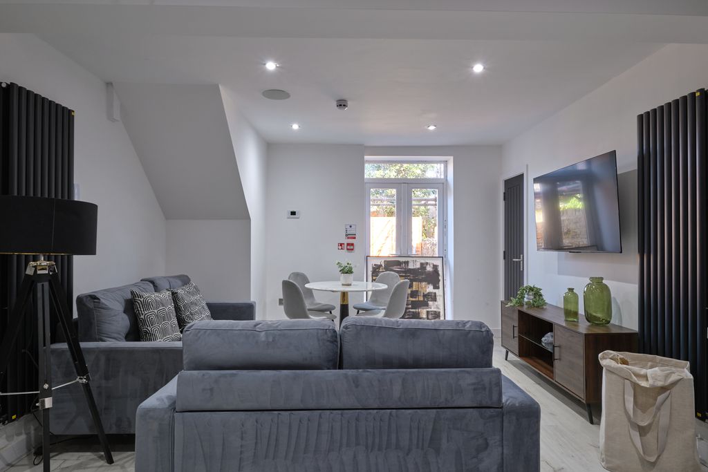 6 bed shared accommodation to rentCromwell Street, Swansea SA1 photo 4